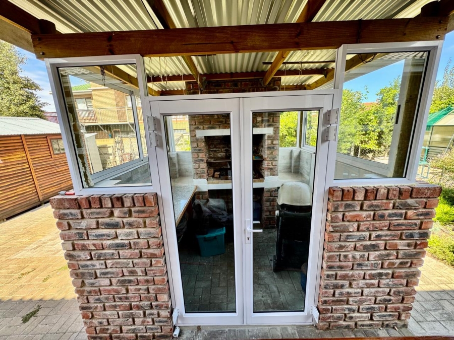 To Let 3 Bedroom Property for Rent in Stilbaai Wes Western Cape